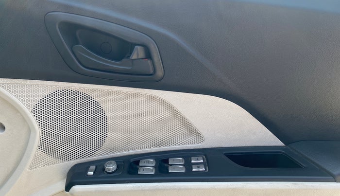 2021 Mahindra XUV300 W6 1.5 Diesel, Diesel, Manual, 68,068 km, Driver Side Door Panels Control