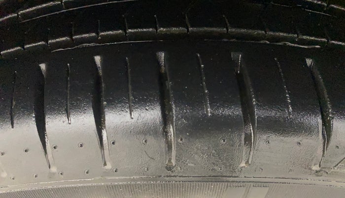 2022 Maruti Baleno ALPHA PETROL 1.2, Petrol, Manual, 9,599 km, Right Front Tyre Tread