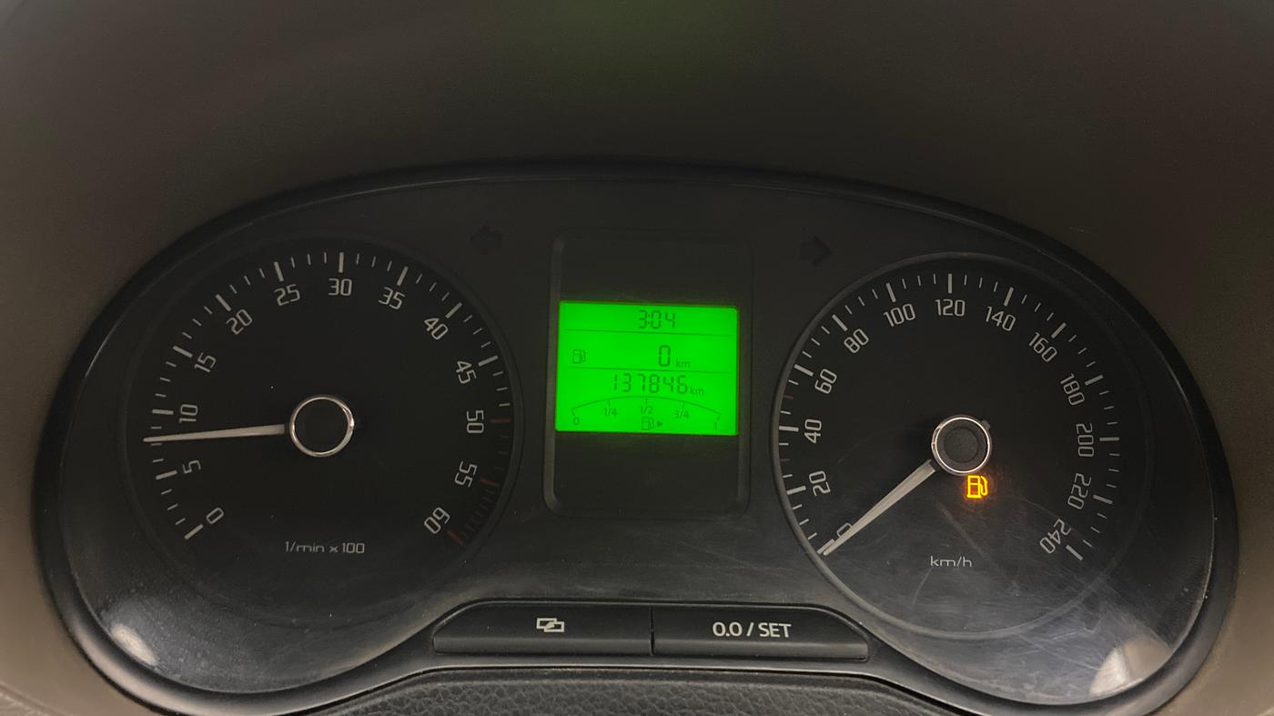 2013 Skoda Rapid ELEGANCE 1.6 TDI CR MT, Diesel, Manual, 1,37,813 km, Odometer Image