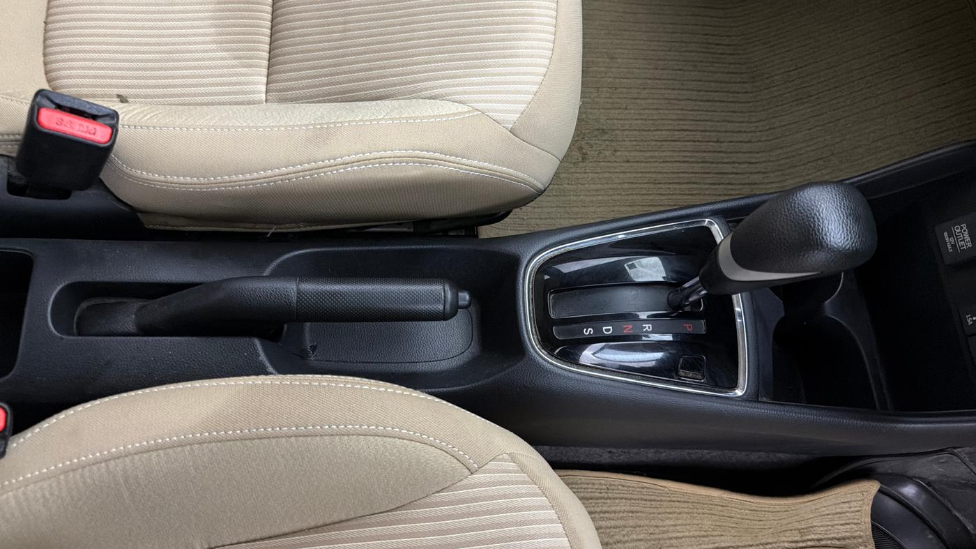 2022 Honda Amaze 1.2L I-VTEC VX CVT, Petrol, Automatic, 77,644 km, Gear Lever