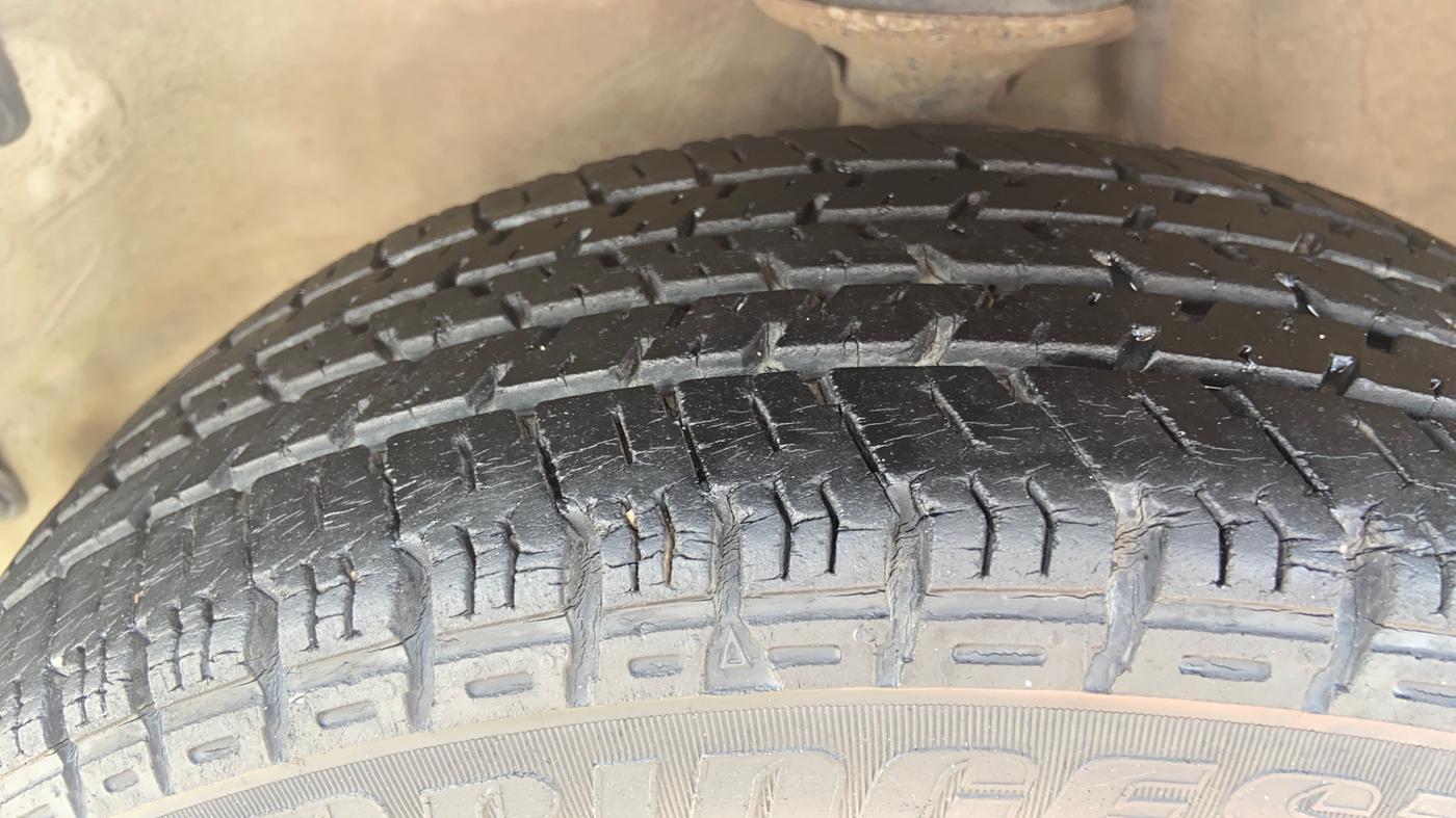 2017 Maruti Alto K10 VXI (O) AMT, Petrol, Automatic, 34,592 km, Left Front Tyre Tread