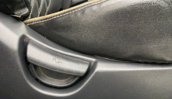 2016 Hyundai Grand i10 MAGNA 1.2 KAPPA VTVT, Petrol, Manual, 1,02,687 km, Driver Side Adjustment Panel