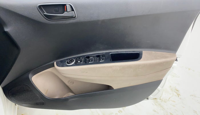 2016 Hyundai Grand i10 MAGNA 1.2 KAPPA VTVT, Petrol, Manual, 1,02,687 km, Driver Side Door Panels Control