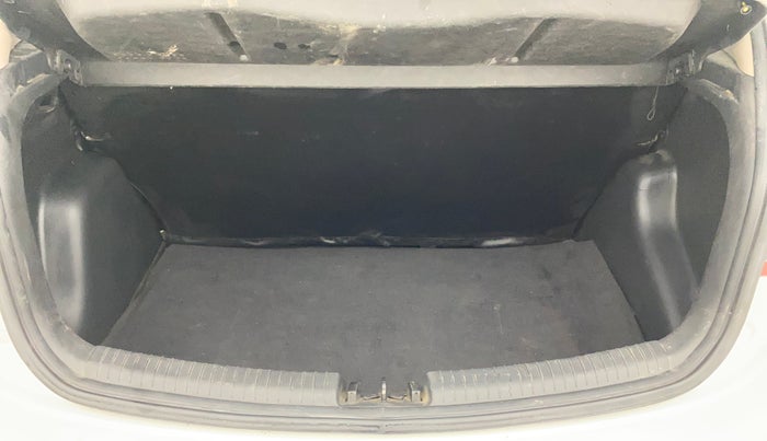 2016 Hyundai Grand i10 MAGNA 1.2 KAPPA VTVT, Petrol, Manual, 1,02,687 km, Boot Inside