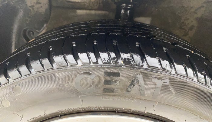 2016 Hyundai Grand i10 MAGNA 1.2 KAPPA VTVT, Petrol, Manual, 1,02,687 km, Left Front Tyre Tread