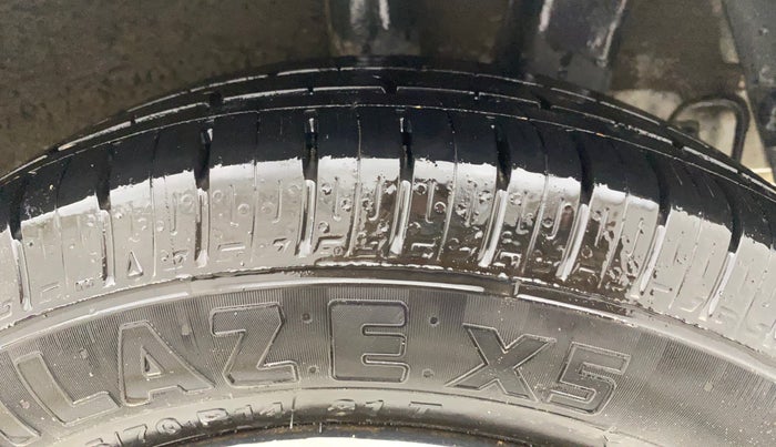 2016 Hyundai Grand i10 MAGNA 1.2 KAPPA VTVT, Petrol, Manual, 1,02,687 km, Left Rear Tyre Tread