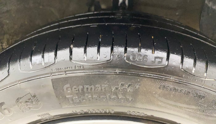 2016 Hyundai Grand i10 MAGNA 1.2 KAPPA VTVT, Petrol, Manual, 1,02,687 km, Right Front Tyre Tread