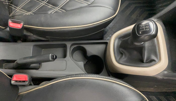 2016 Hyundai Grand i10 MAGNA 1.2 KAPPA VTVT, Petrol, Manual, 1,02,687 km, Gear Lever