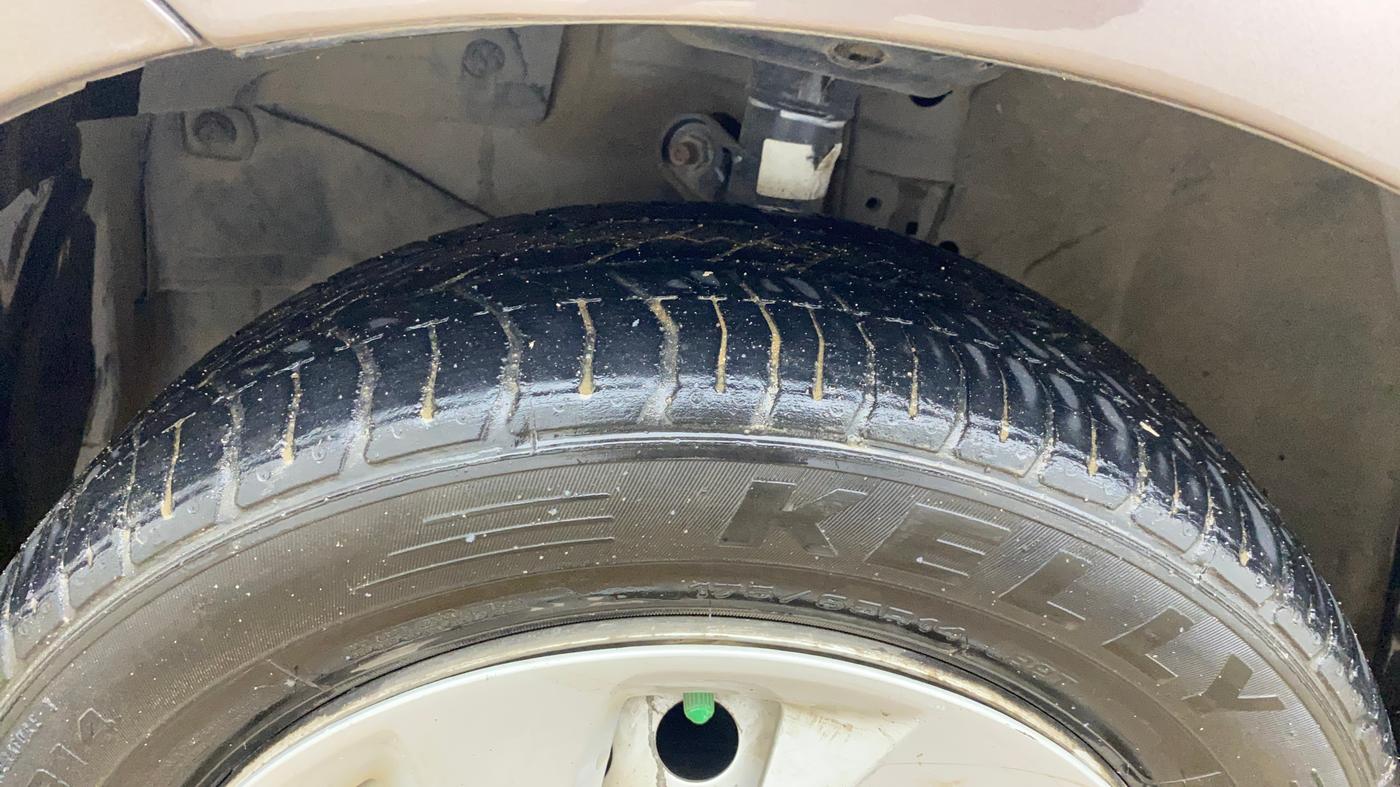 2015 Honda Brio E MT, Petrol, Manual, 69,450 km, Left Front Tyre Tread