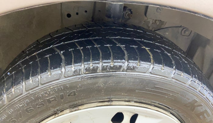 2015 Honda Brio E MT, Petrol, Manual, 69,369 km, Right Front Tyre Tread