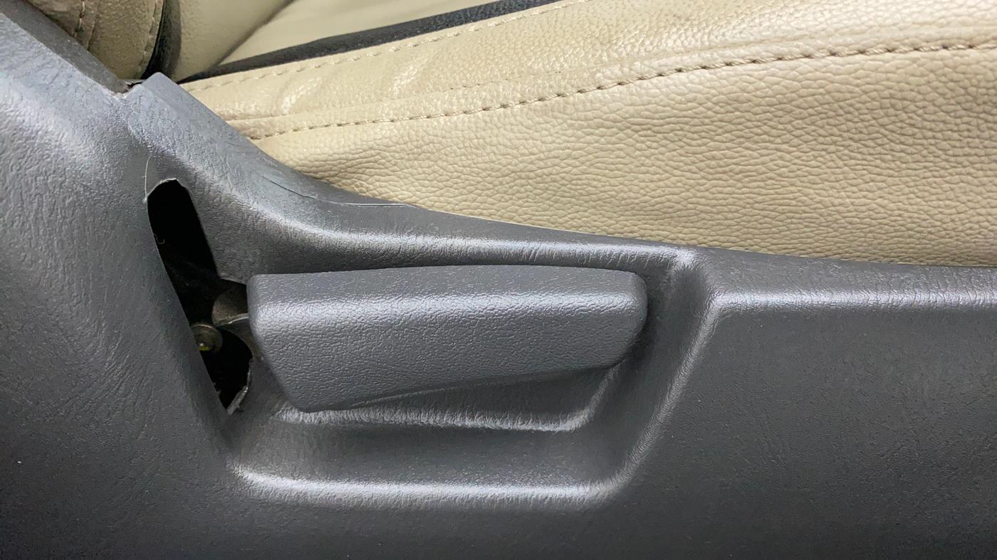 2017 Maruti Alto K10 VXI, Petrol, Manual, 17,167 km, Driver Side Adjustment Panel