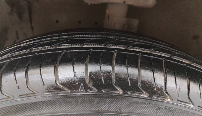 2015 Maruti Swift Dzire VXI, Petrol, Manual, 51,714 km, Left Front Tyre Tread