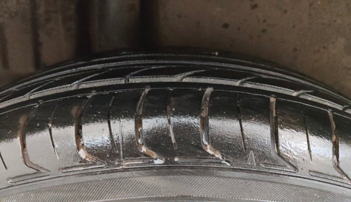 2015 Maruti Swift Dzire VXI, Petrol, Manual, 51,714 km, Right Rear Tyre Tread