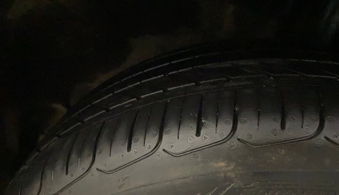 2017 Maruti Baleno ZETA PETROL 1.2, Petrol, Manual, 35,237 km, Left Rear Tyre Tread