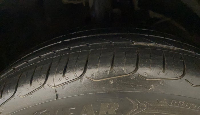 2017 Maruti Baleno ZETA PETROL 1.2, Petrol, Manual, 35,237 km, Right Front Tyre Tread