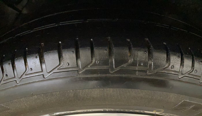 2017 Hyundai Verna 1.6 VTVT SX (O), Petrol, Manual, 74,214 km, Right Rear Tyre Tread