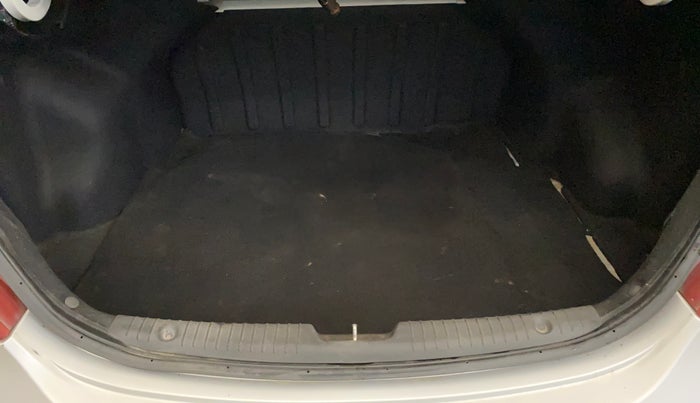 2017 Hyundai Verna 1.6 VTVT SX (O), Petrol, Manual, 74,214 km, Boot Inside