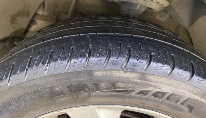 2020 Mahindra XUV300 W8 1.5 DIESEL, Diesel, Manual, 17,802 km, Left Front Tyre Tread