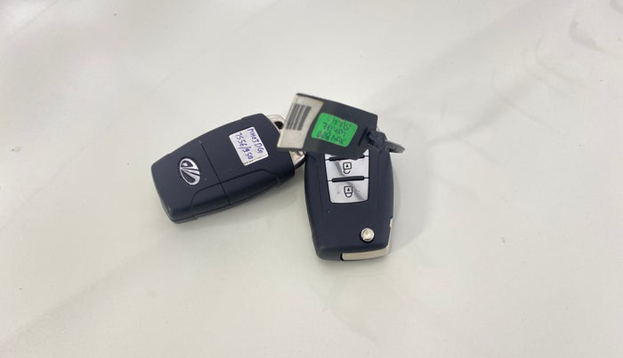 2020 Mahindra XUV300 W8 1.5 DIESEL, Diesel, Manual, 17,802 km, Key Close Up