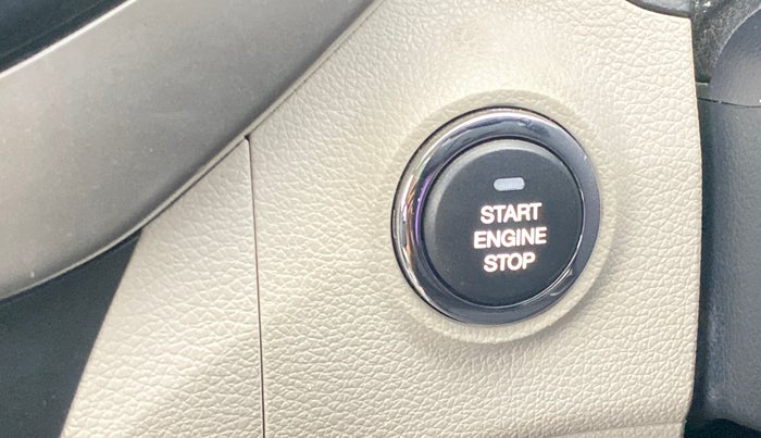 2020 Mahindra XUV300 W8 1.5 DIESEL, Diesel, Manual, 17,802 km, Keyless Start/ Stop Button