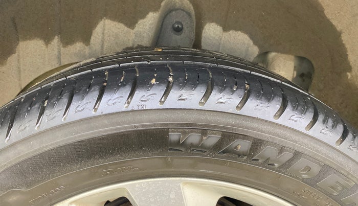 2020 Mahindra XUV300 W8 1.5 DIESEL, Diesel, Manual, 17,802 km, Right Rear Tyre Tread