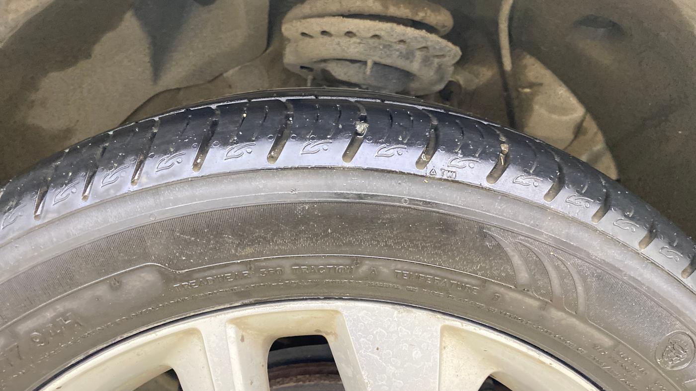 2020 Mahindra XUV300 W8 1.5 DIESEL, Diesel, Manual, 17,802 km, Right Front Tyre Tread