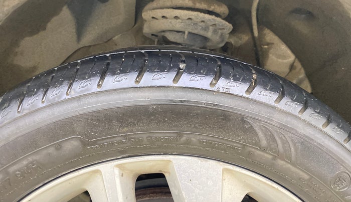 2020 Mahindra XUV300 W8 1.5 DIESEL, Diesel, Manual, 17,802 km, Right Front Tyre Tread