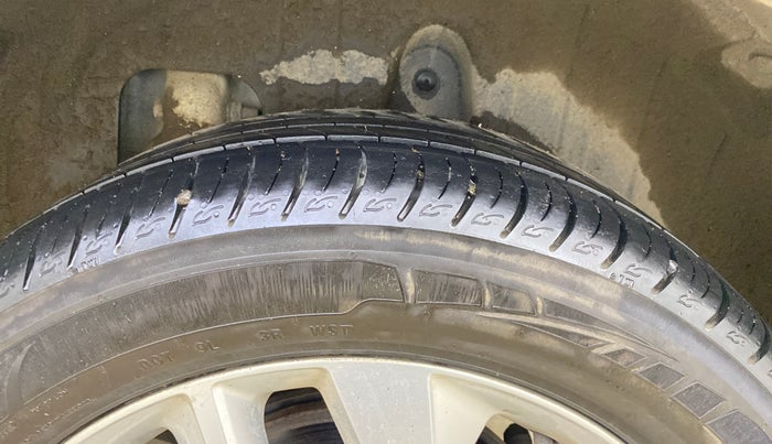 2020 Mahindra XUV300 W8 1.5 DIESEL, Diesel, Manual, 17,802 km, Left Rear Tyre Tread