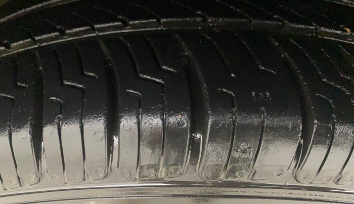 2018 Maruti Swift ZXI PLUS, Petrol, Manual, 87,992 km, Left Front Tyre Tread