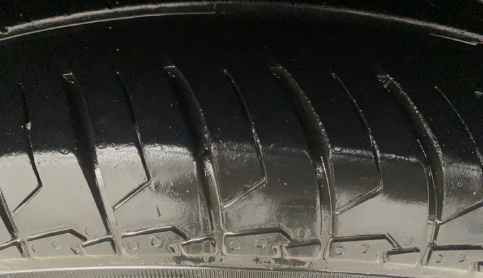 2018 Maruti Swift ZXI PLUS, Petrol, Manual, 87,992 km, Right Front Tyre Tread