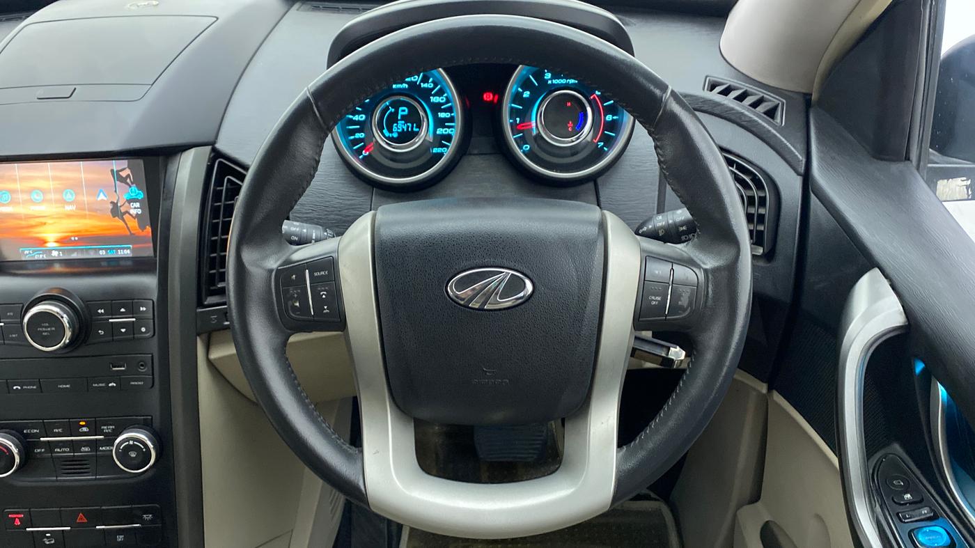 2016 Mahindra XUV500 W8 FWD AT, Diesel, Automatic, 69,471 km, Steering Wheel Close Up