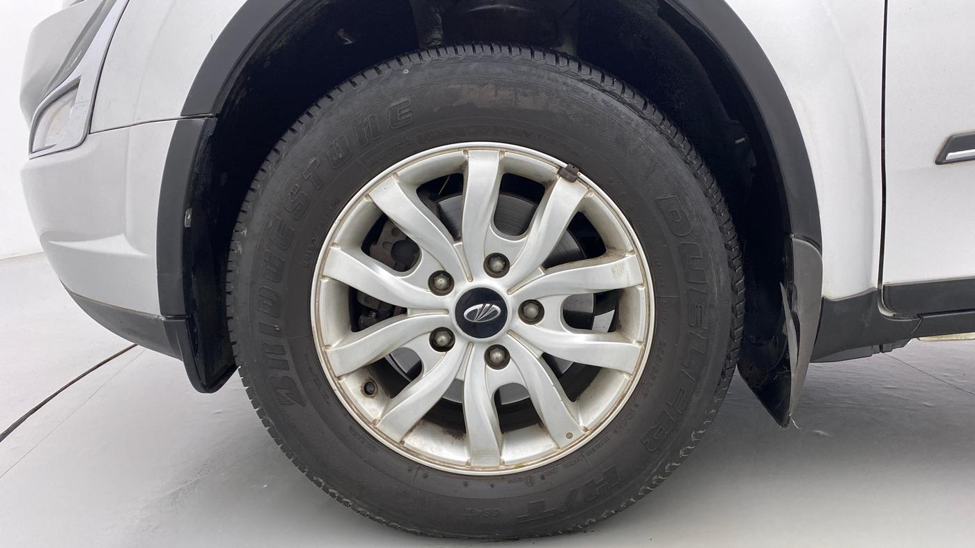 2016 Mahindra XUV500 W8 FWD AT, Diesel, Automatic, 69,471 km, Left Front Wheel