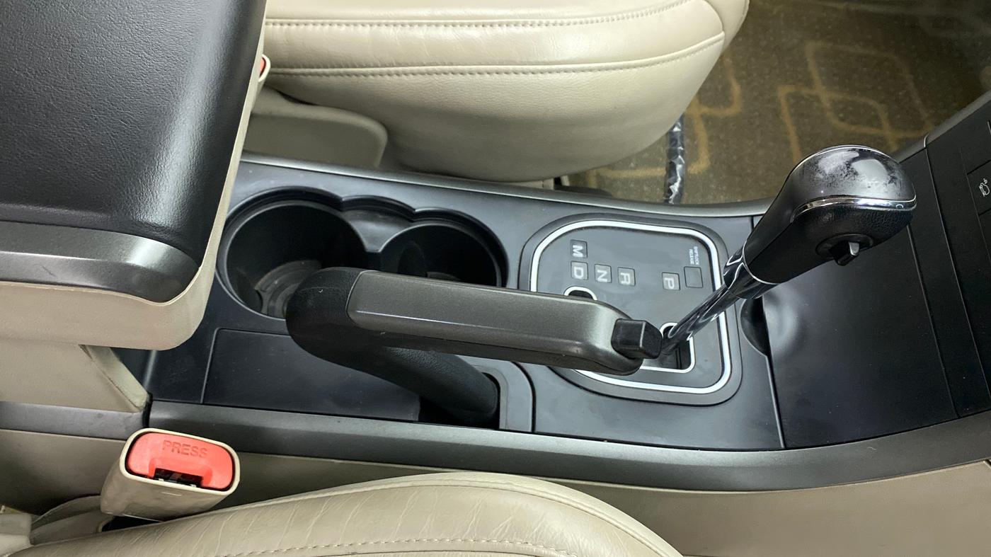 2016 Mahindra XUV500 W8 FWD AT, Diesel, Automatic, 69,471 km, Gear Lever