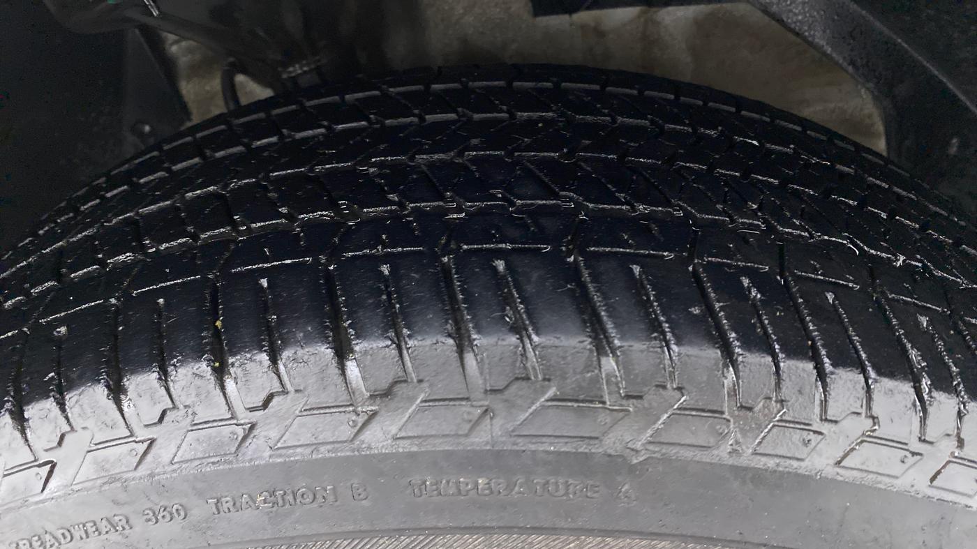 2016 Mahindra XUV500 W8 FWD AT, Diesel, Automatic, 69,471 km, Right Front Tyre Tread