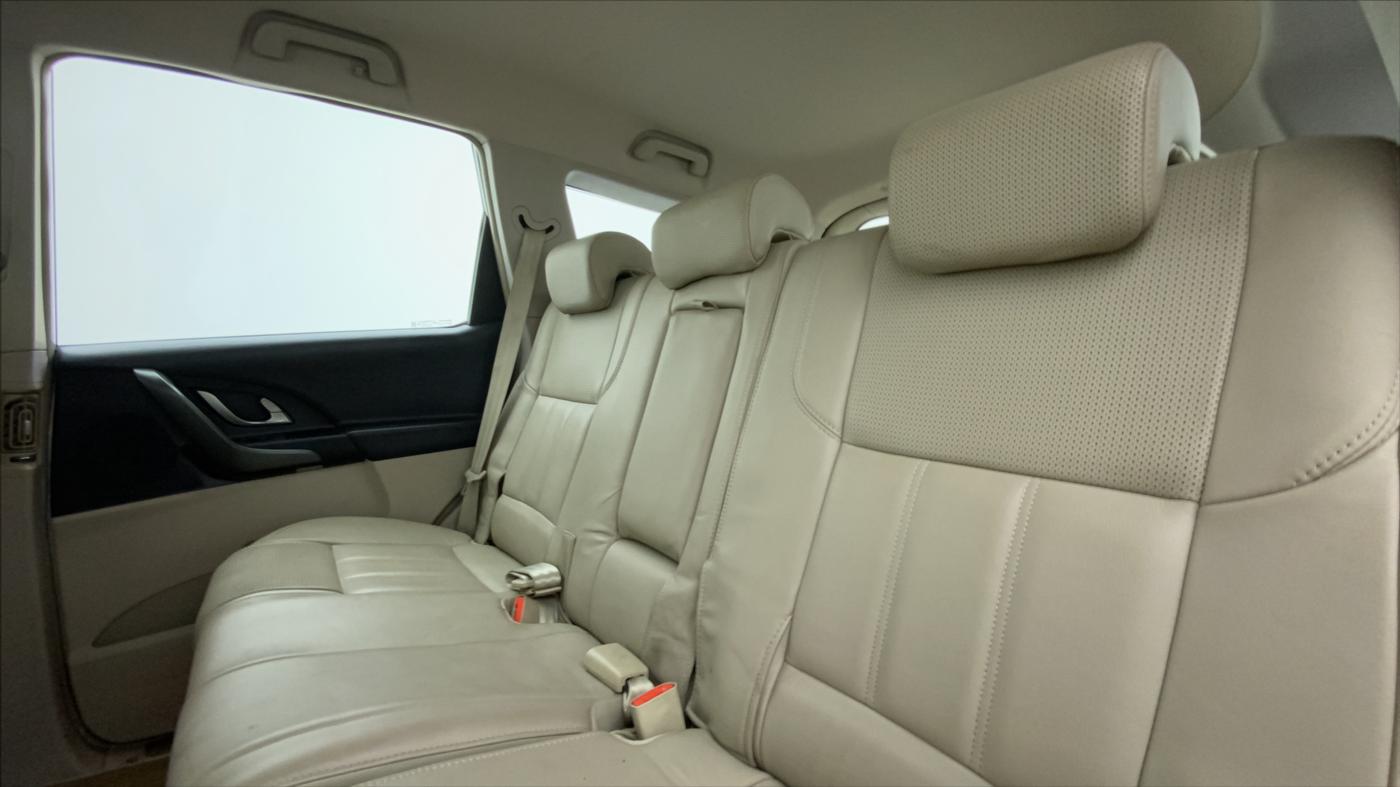 2016 Mahindra XUV500 W8 FWD AT, Diesel, Automatic, 69,471 km, Right Side Rear Door Cabin