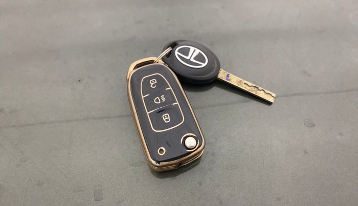 2021 Tata NEXON XM PETROL, Petrol, Manual, 65,898 km, Key Close Up