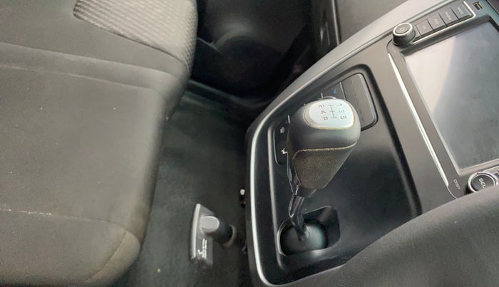 2018 Mahindra KUV 100 NXT K8 P 6 STR, Petrol, Manual, 34,541 km, Gear Lever