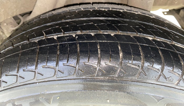 2018 Mahindra KUV 100 NXT K8 P 6 STR, Petrol, Manual, 34,541 km, Left Rear Tyre Tread