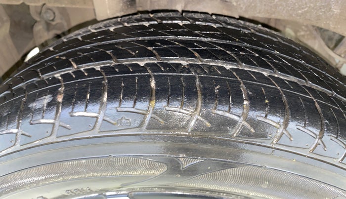 2018 Mahindra KUV 100 NXT K8 P 6 STR, Petrol, Manual, 34,541 km, Right Rear Tyre Tread