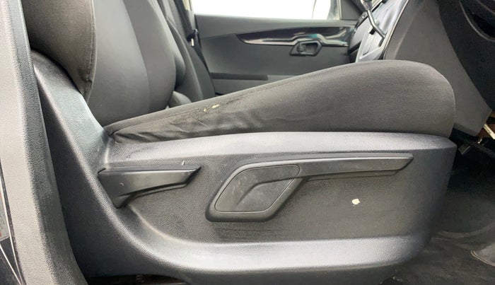 2018 Mahindra KUV 100 NXT K8 P 6 STR, Petrol, Manual, 34,541 km, Driver Side Adjustment Panel