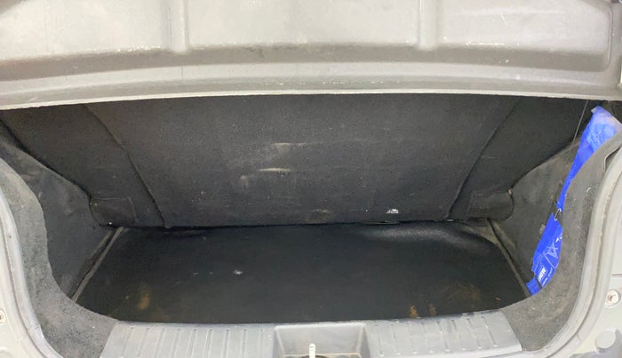 2018 Mahindra KUV 100 NXT K8 P 6 STR, Petrol, Manual, 34,541 km, Boot Inside