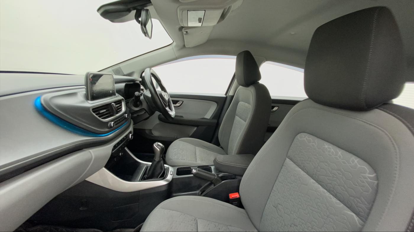 2020 Tata ALTROZ XZ 1.2, Petrol, Manual, 24,268 km, Right Side Front Door Cabin