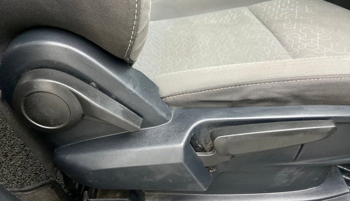 2020 Tata ALTROZ XZ 1.2, Petrol, Manual, 24,268 km, Driver Side Adjustment Panel