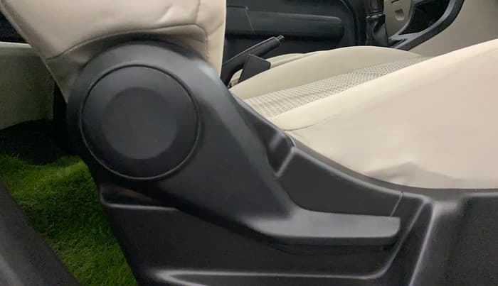 2022 Maruti New Wagon-R LXI CNG 1.0, CNG, Manual, 1,30,130 km, Driver Side Adjustment Panel