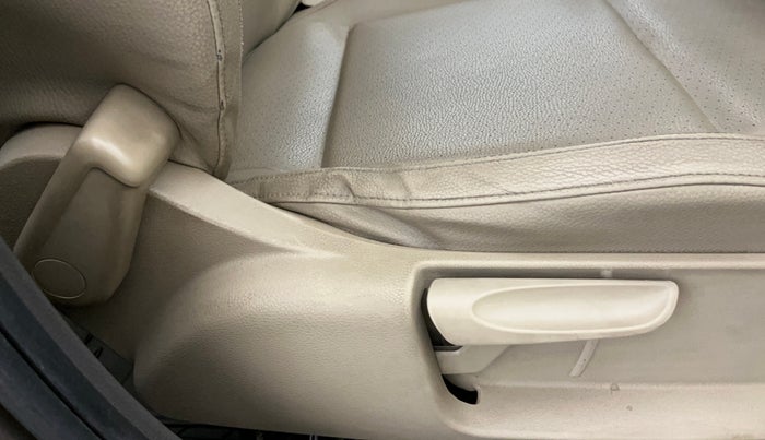 2016 Volkswagen Vento HIGHLINE 1.6 MPI, Petrol, Manual, 36,943 km, Driver Side Adjustment Panel