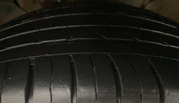 2023 KIA SELTOS HTX PETROL 1.5, Petrol, Manual, 30,582 km, Left Front Tyre Tread