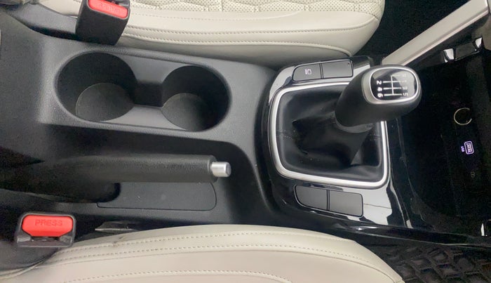 2023 KIA SELTOS HTX PETROL 1.5, Petrol, Manual, 30,582 km, Gear Lever