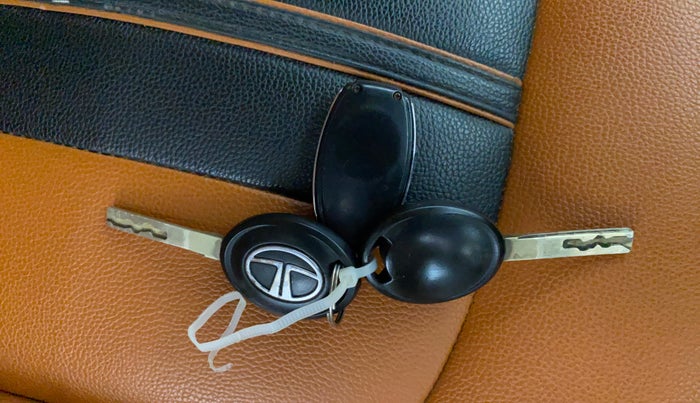 2019 Tata NEXON XE PETROL, Petrol, Manual, 38,512 km, Key Close Up
