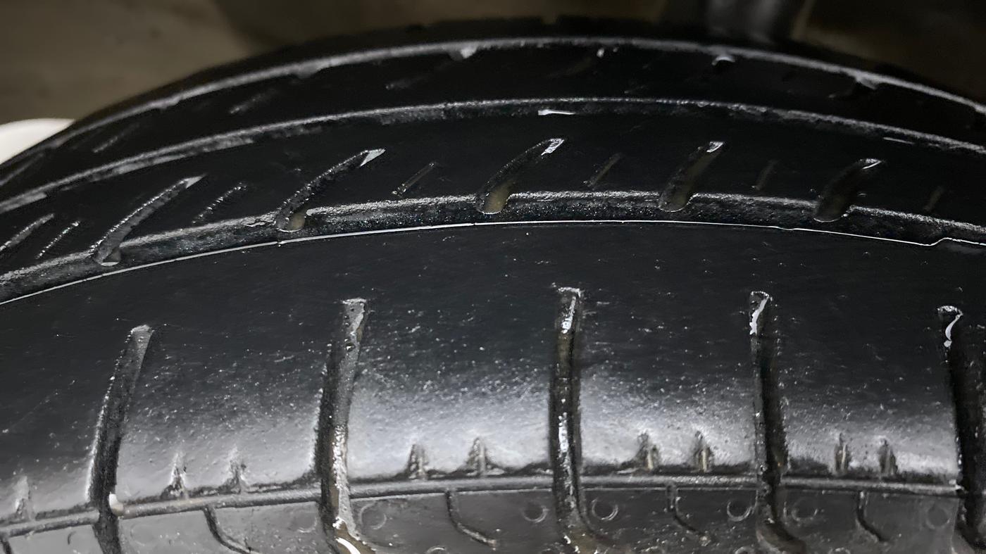 2014 Maruti Wagon R 1.0 LXI CNG, CNG, Manual, 77,880 km, Left Front Tyre Tread