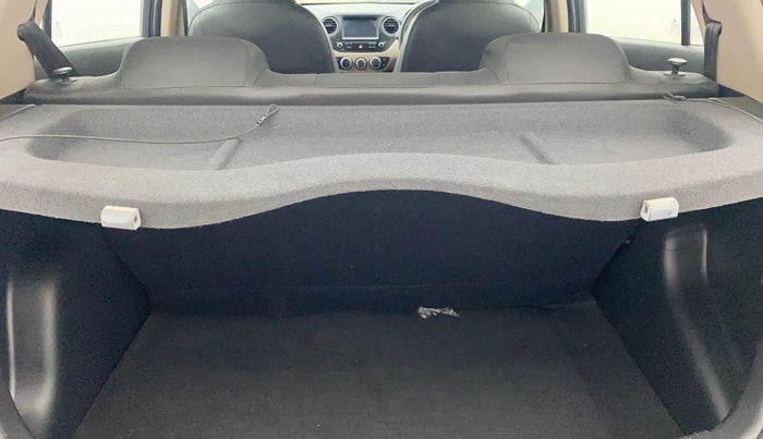 2017 Hyundai Grand i10 SPORTZ (O) AT 1.2 KAPPA VTVT, Petrol, Automatic, 19,767 km, Boot Inside